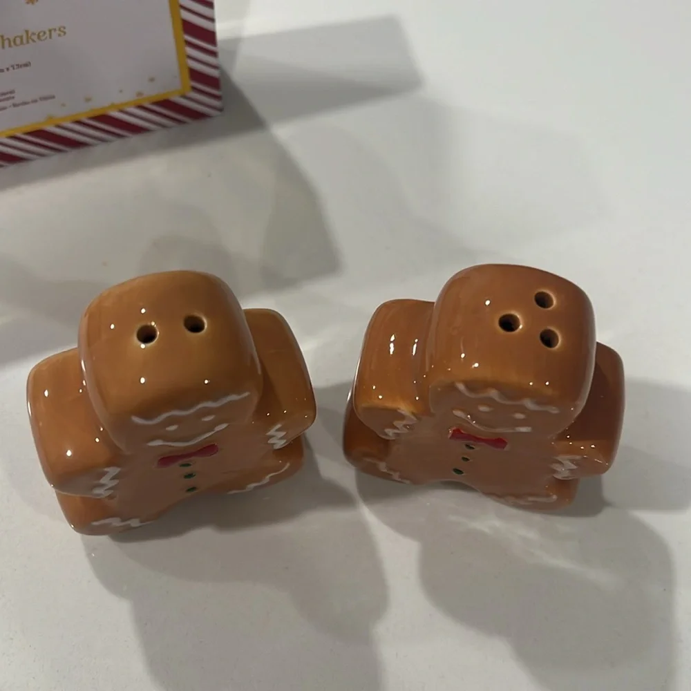 🫚CUTE.. Gingerbread Salt & Pepper Shakers